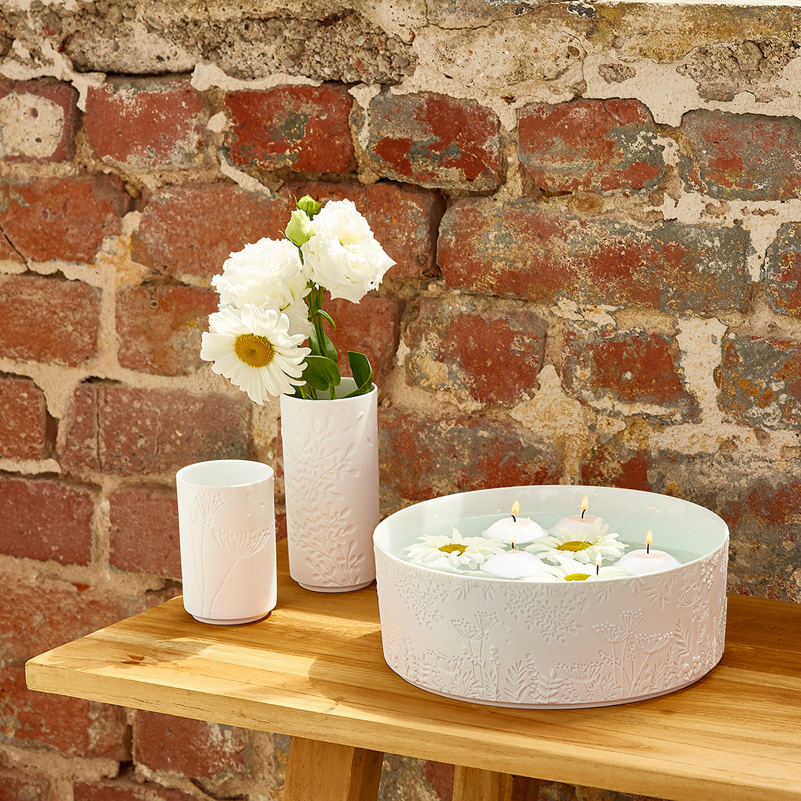 große Deko-Schale aus Porzellan mit Blumenmuster von räder design - Hingucker Schale