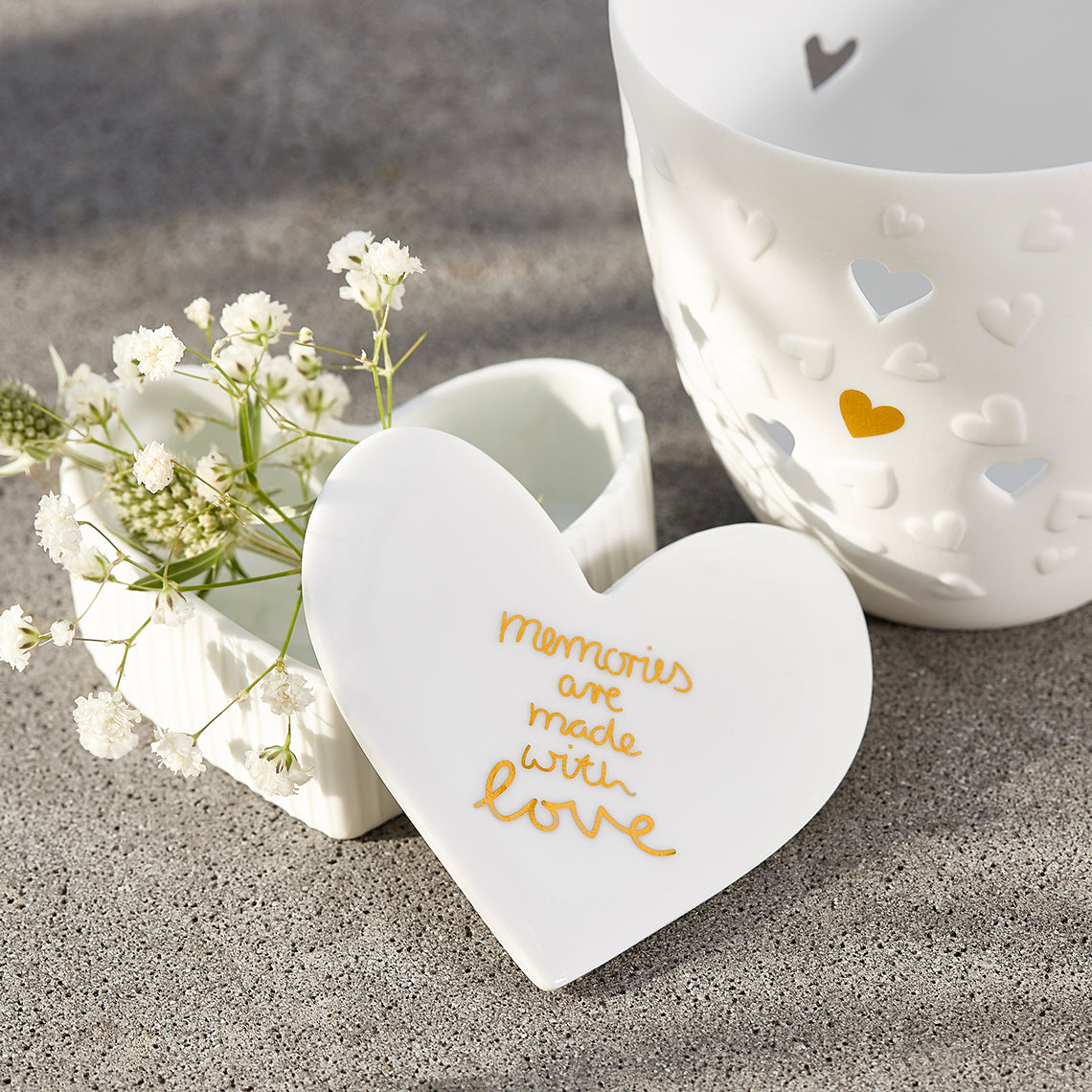 Herzdose aus Porzellan Hochzeit "Memories are made with love" von räder design - Hochzeitsgeschenk