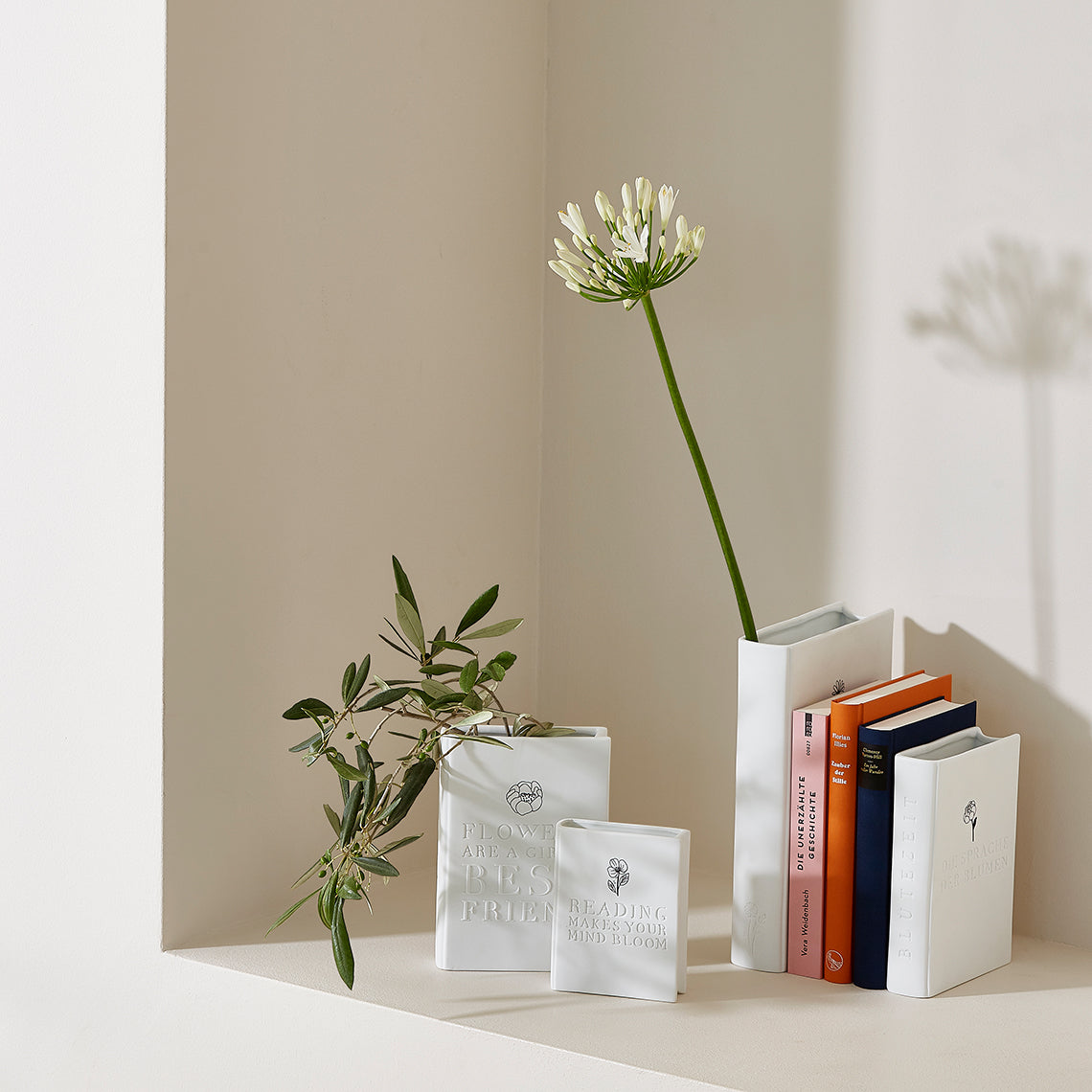 Vase aus Porzellan Buchform "Die Sprache der Blumen" von räder design