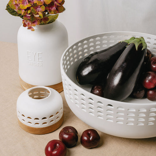 Schale aus Porzellan mit Lochmuster von räder design HIGHLIGHT