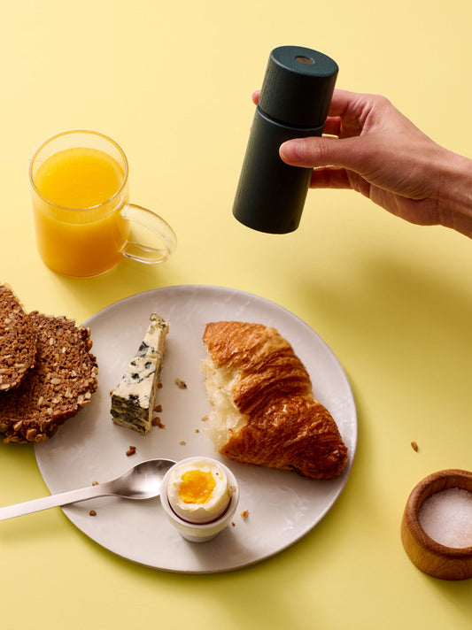 Bergen Gewürzmühle Black Esche 12cm FSC Esche für Salz, Pfeffer und getrocknete Gewürze von Crushgrind