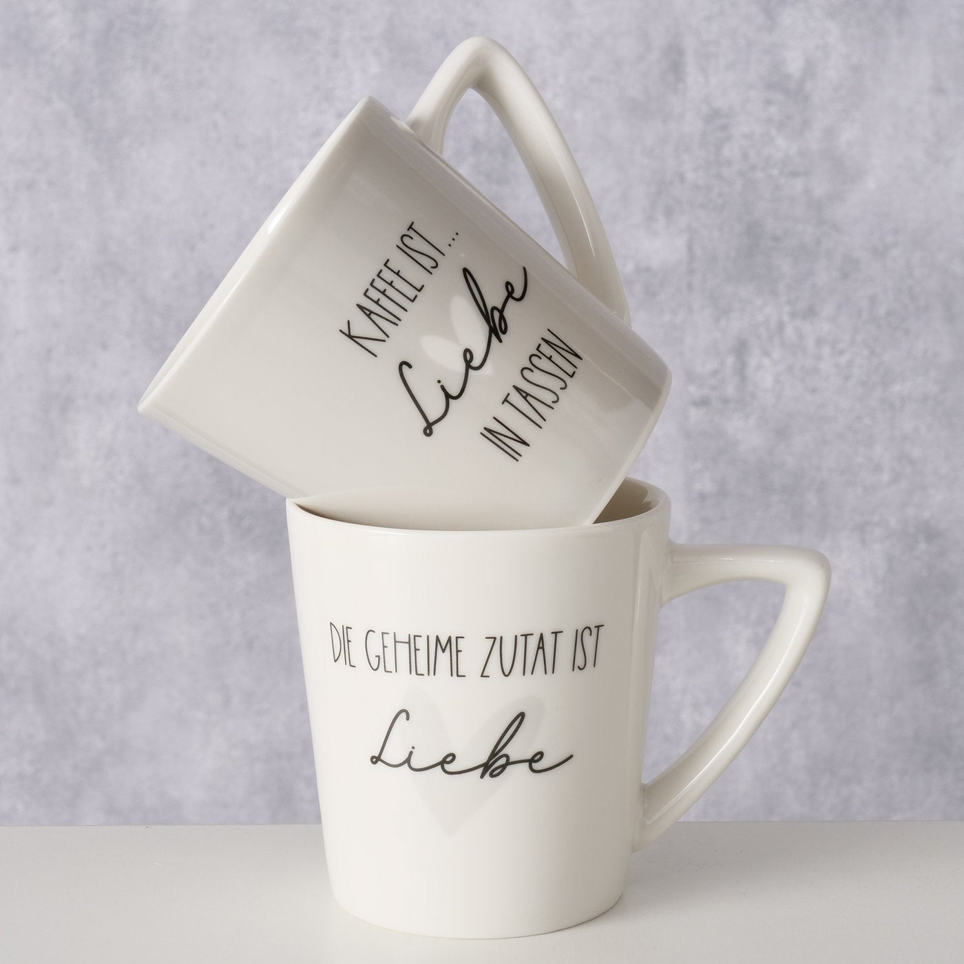 Becher als Geschenkidee "Kaffee ist Liebe/Geheimzutat Liebe" von Boltze