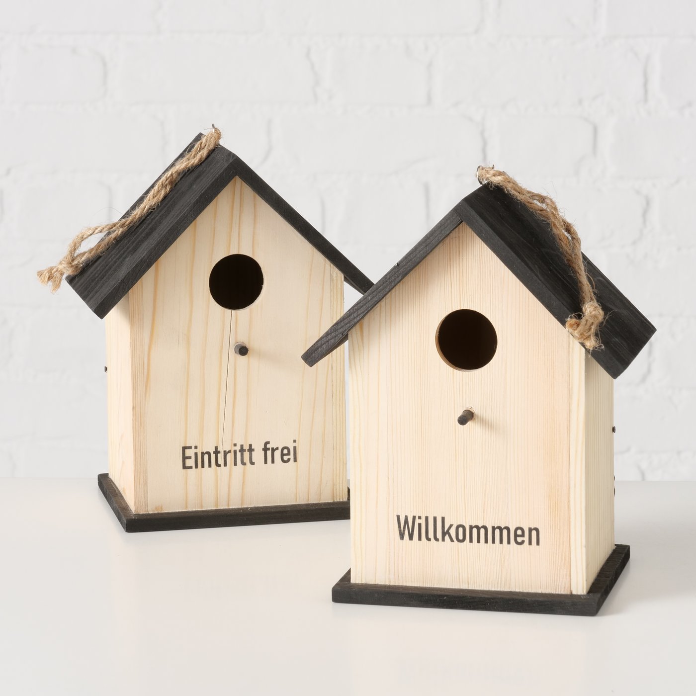 Vogelhaus aus Holz " Eintritt frei / Willkommen " von Boltze Garten Modern