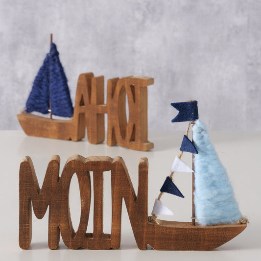 Dekoausteller aus Holz "Ahoi/Moin" mit Segelboot von Boltze - Nordische Dekoration