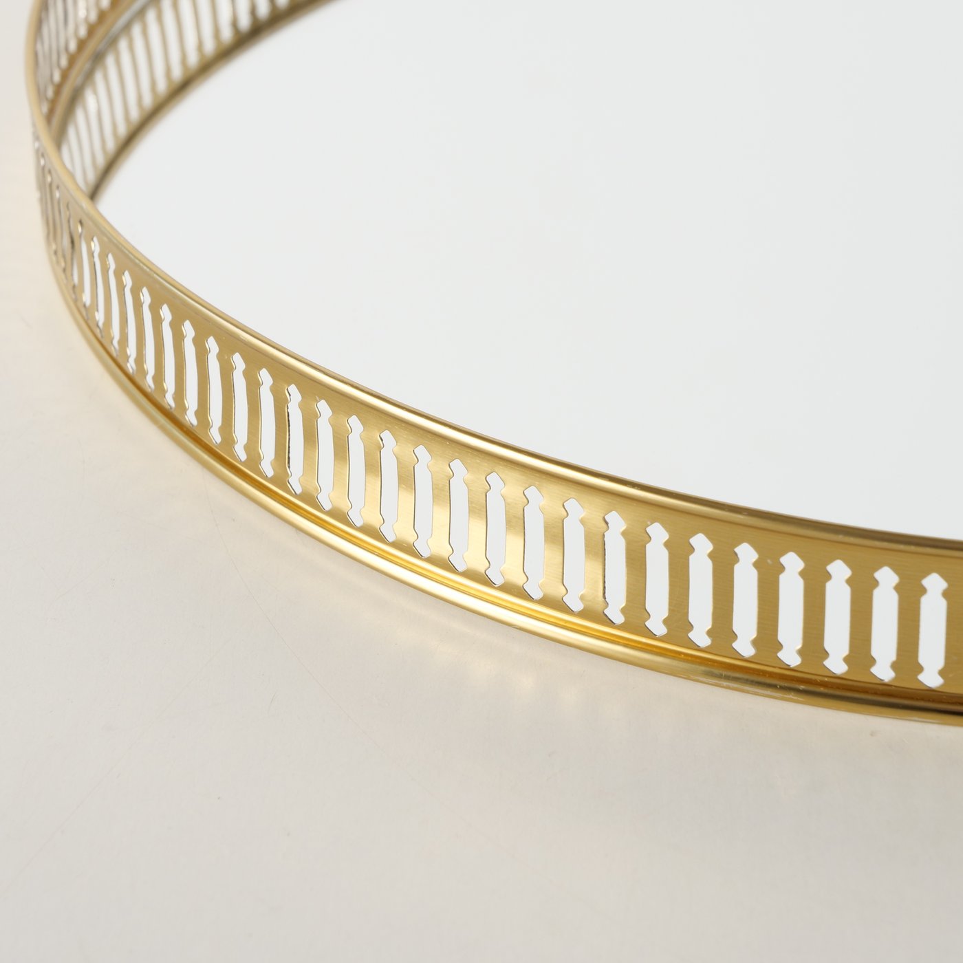 Tabletttisch/Beistelltisch aus Metall mit Spiegelfläche gold 47 cm von Boltze - antik