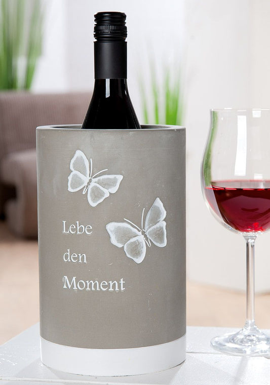 Weinkühler Lebe den Moment aus Zement von Gilde - Geschenkidee Schmetterling