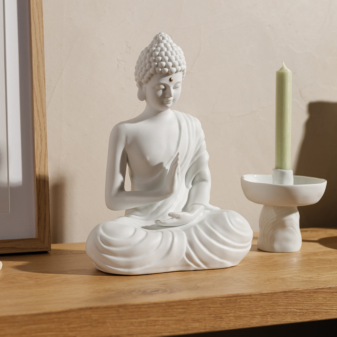 Buddha Figur sitzend aus Porzellan ( groß ) von räder design Hingucker