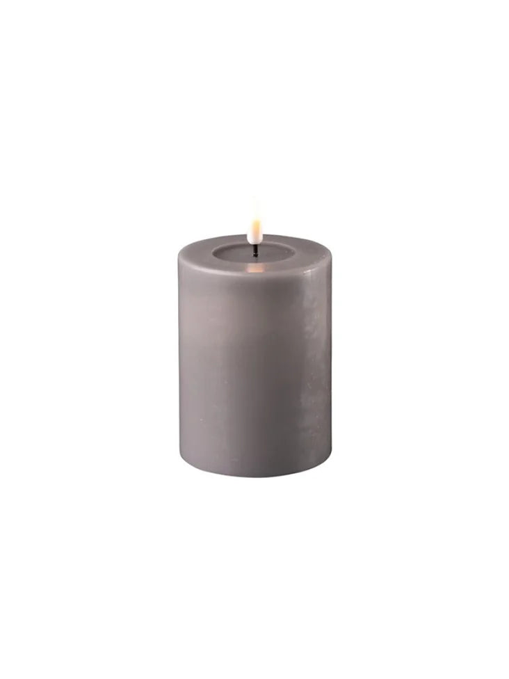 LED Stumpenkerze grau 10 cm von Deluxe Homeart - Kerzen/Candles