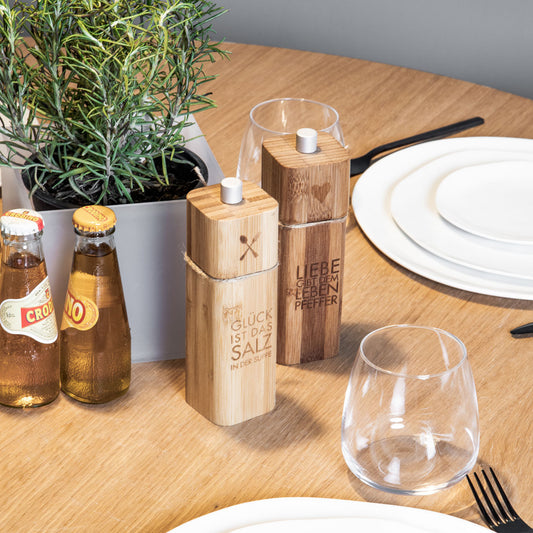 Pfeffermühle aus Bambus " Liebe gibt dem Leben Pfeffer " von räder design Geschenkidee Einzug Liebe Dekoration