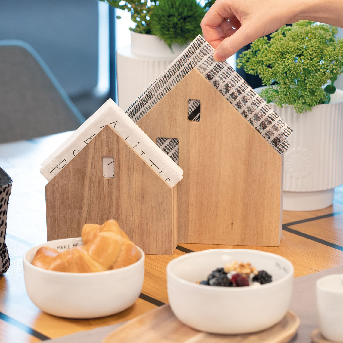 Napkin holder (large) made of wood "House" by räder design hingucker