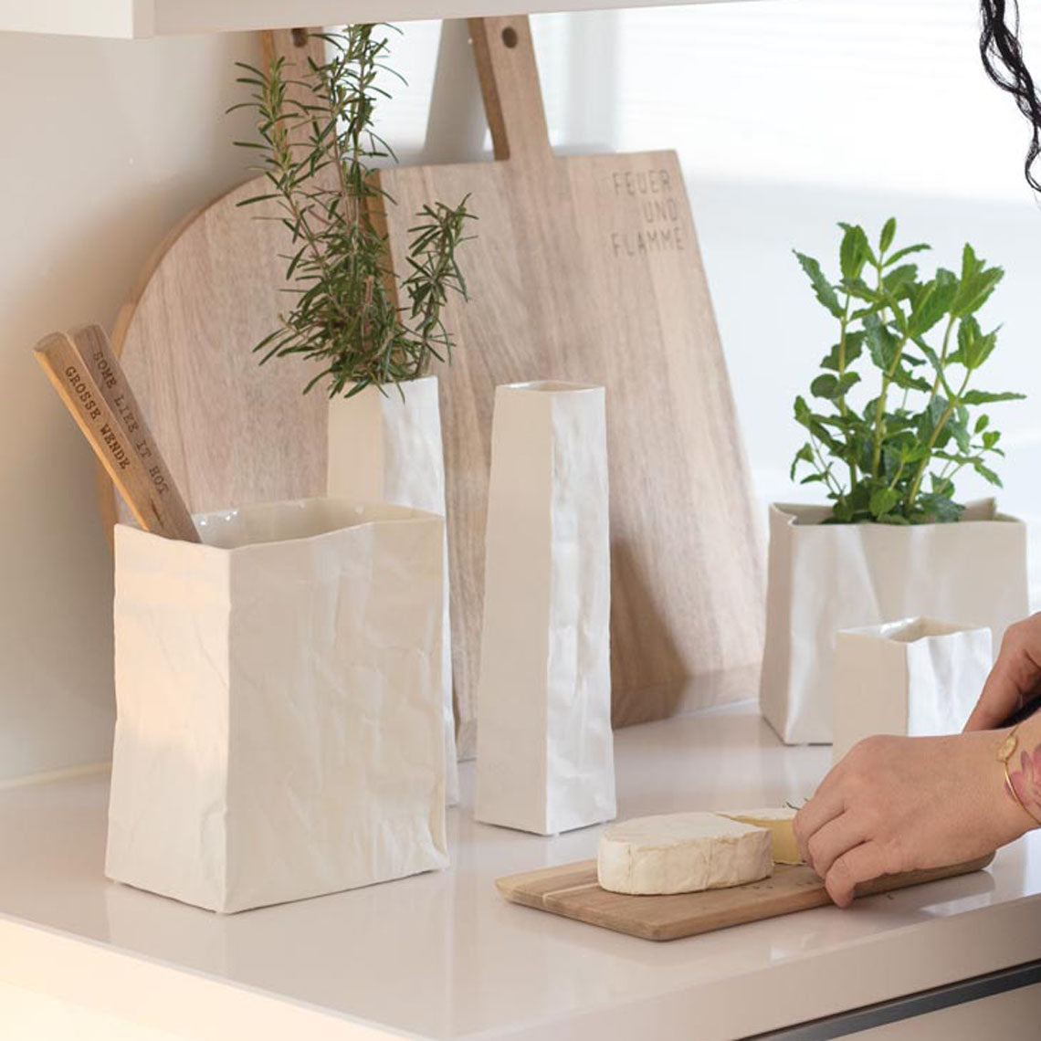 Vase Porzellantüte schmal von räder design - Auffällige Geschenktüte