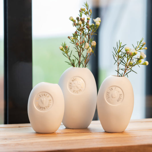 Vase aus Porzellan " Hier wächst das Glück " von räder design