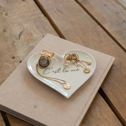 Teller / Dekoteller aus Porzellan Herzform " C´est la vie " von räder design Herz