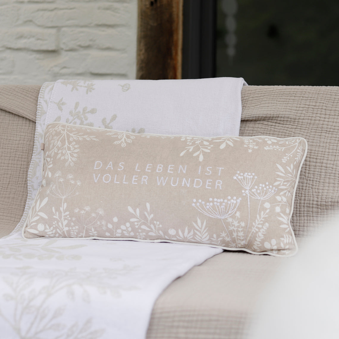 Kissen 60x30 cm " Das Leben ist voller Wunder " von räder design Dekokissen