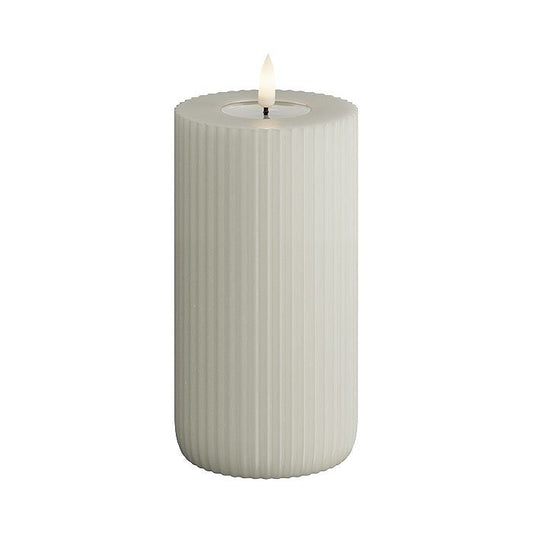 LED Stumpenkerze mit Rillen sand 15 cm von Deluxe Homeart - Kerzen/Candles