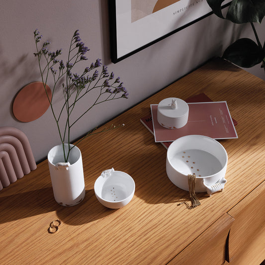 Vase aus Porzellan mit Porzellanvögeln und -katze von räder design - Katzenliebhaber