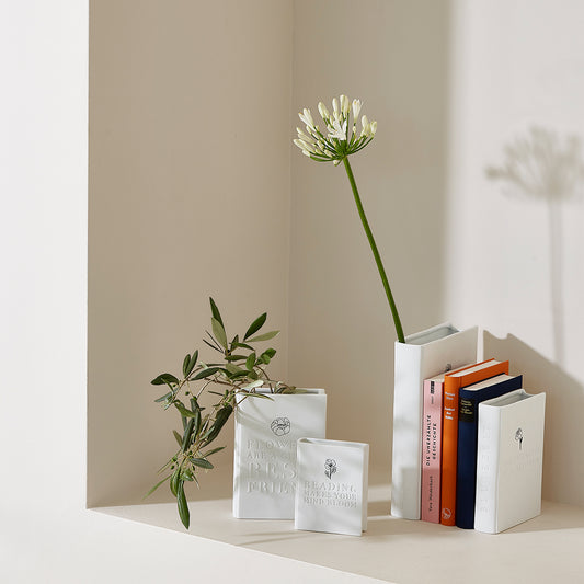 Vase aus Porzellan Buchform " Lass uns Geschichten schreiben " von räder design