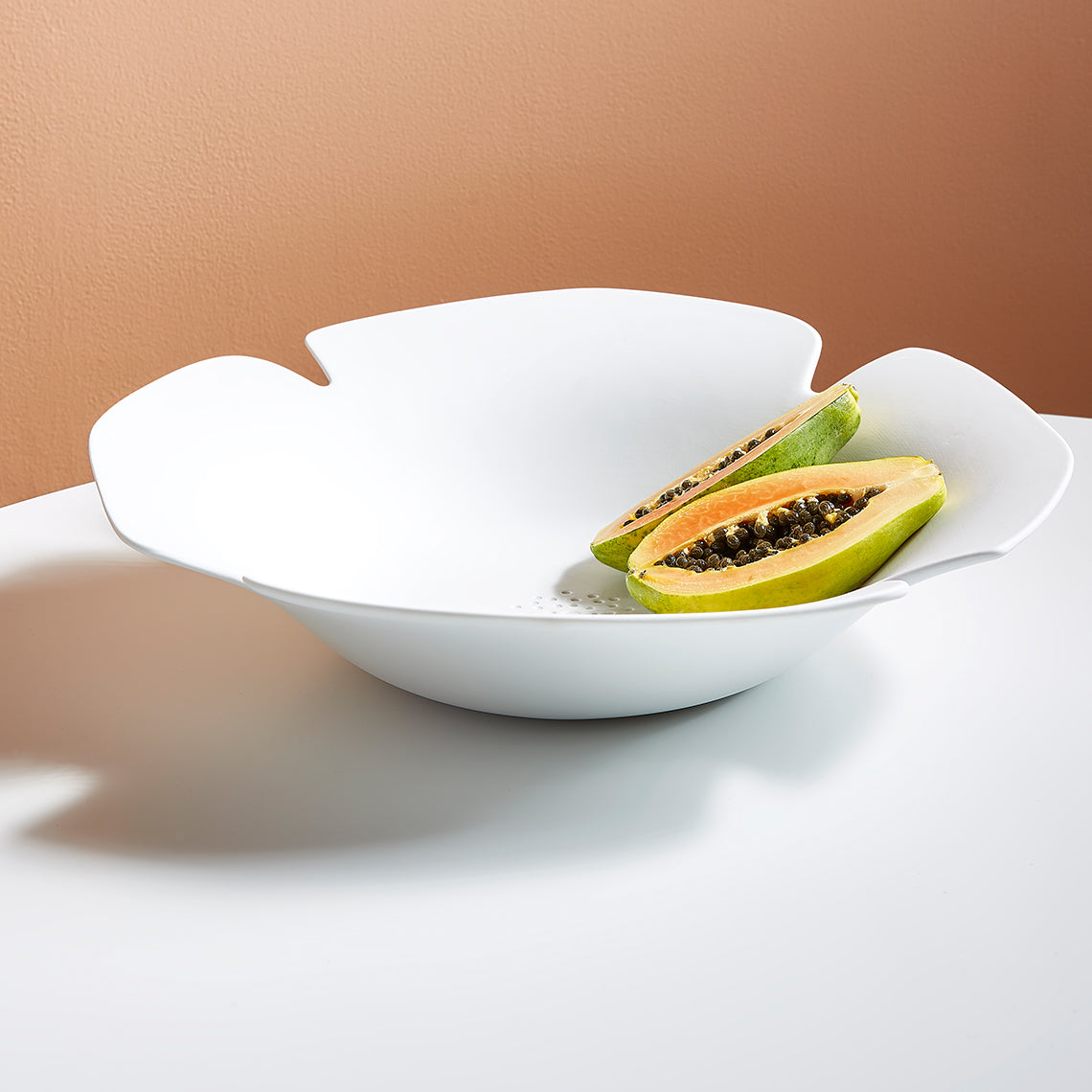 große Schale aus Porzellan Blütenform von räder design HIGHLIGHT Hingucker