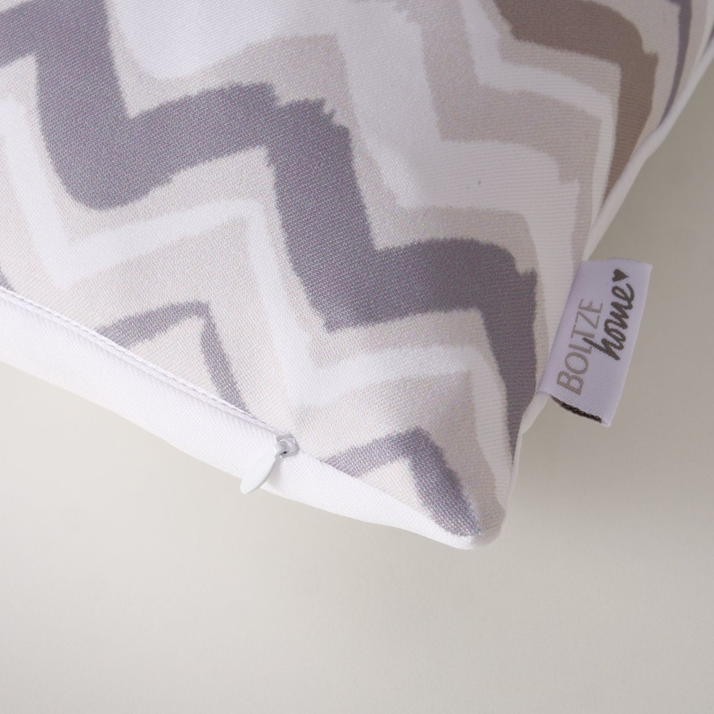 Kissen 45x45 cm mit Zickzackmuster beige/grau von Boltze Modernes Kissen