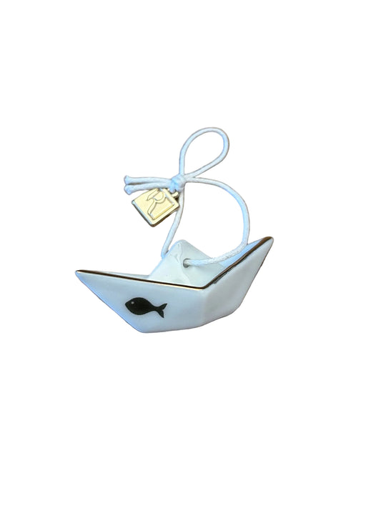 Kleiner Segelschiffanhänger aus Prozellan "Rettungsring/Fisch/Herzanker" von räder design