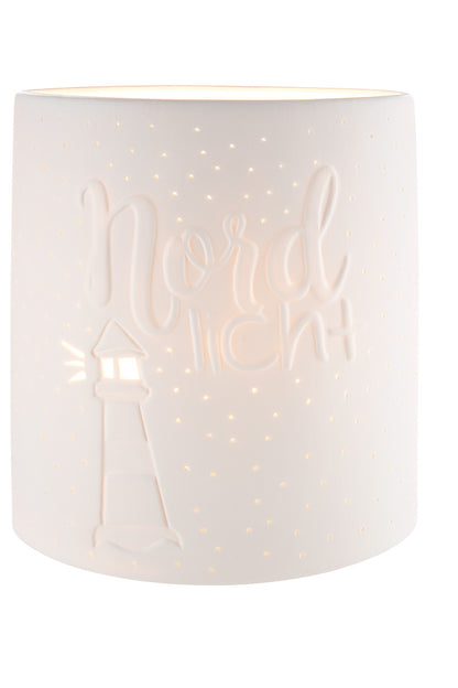 Tischleuchte "Nordlicht" mit Leuchtturmmotiv Schriftzug Nordlich aus  Porzellan in weiß von Gilde L. 10 cm, B. 17 cm, H. 20.5 cm