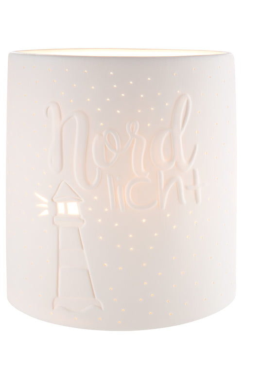 Tischleuchte "Nordlicht" mit Leuchtturmmotiv Schriftzug Nordlich aus  Porzellan in weiß von Gilde L. 10 cm, B. 17 cm, H. 20.5 cm