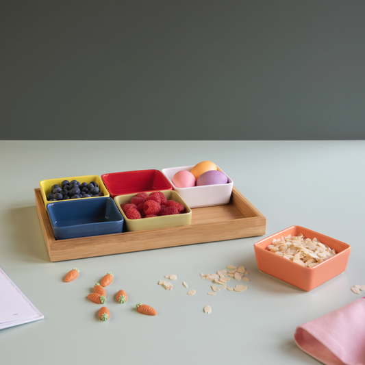 Schalenset mit Holztablett von Remember
