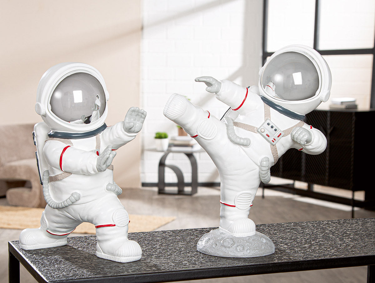 Dekofigur Astronaut macht Karate von Gilde Lustiger Hingucker