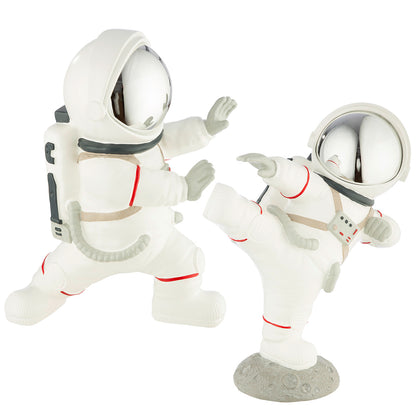Dekofigur Astronaut macht Karate von Gilde Lustiger Hingucker