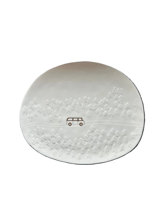 Teller Fahrt ins grüne mit Bus / Bulli Urlaub aus der Kollektion 2026 von räder design 23,7x20x1cm