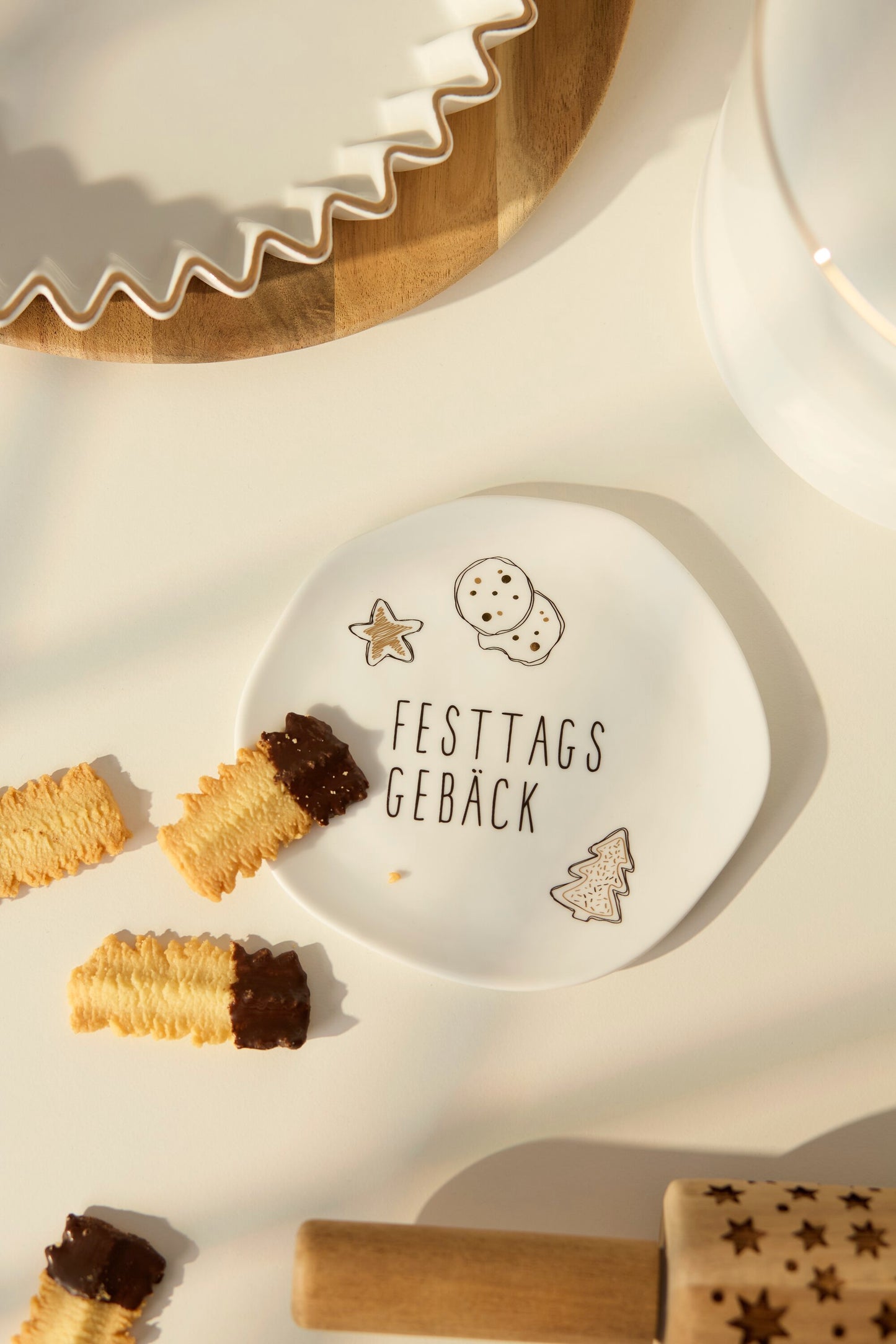 Kleiner Teller „Festtagsgebäck“ von Räder Design – Weihnachtsteller Ø 14 cm