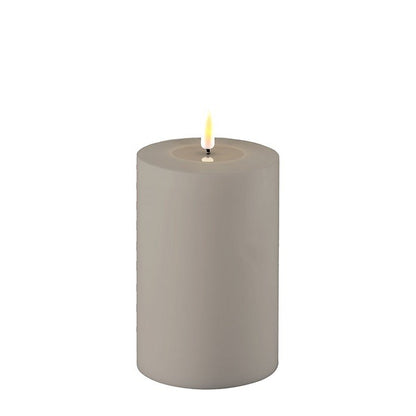 Outdoor LED Stumpenkerze grau 15 cm von Deluxe Homeart - Kerzen/Candles