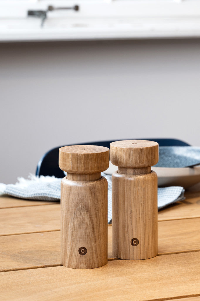 Helsinki Gewürzmühlen 2er-Set 11cm Eiche FSC Eiche für Salz, Pfeffer und getrocknete Gewürze von Crushgrind
