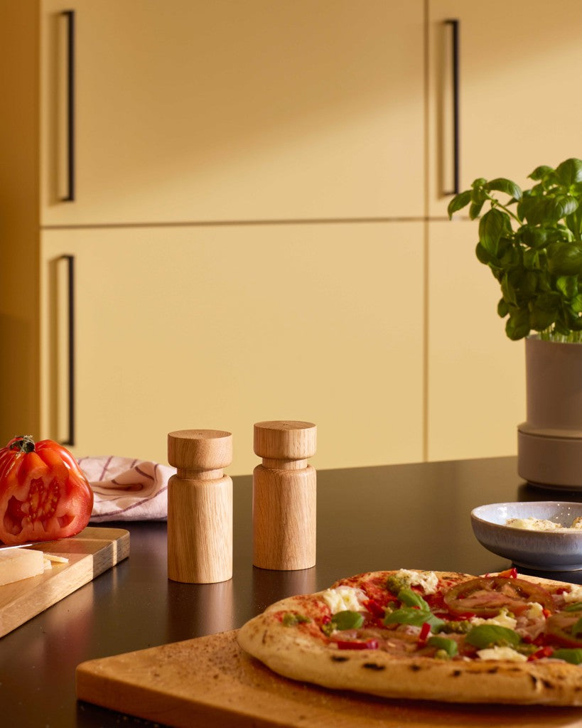 Helsinki Gewürzmühlen 2er-Set 11cm Eiche FSC Eiche für Salz, Pfeffer und getrocknete Gewürze von Crushgrind