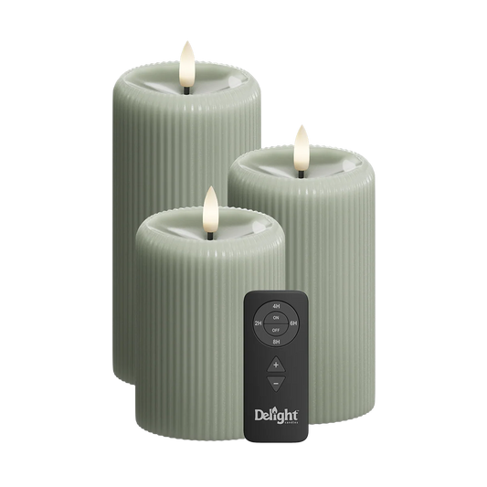 LED Stumpenkerzen „Sage Green Stripe“ 3er Set – Delight Candles von Deluxe Homeart