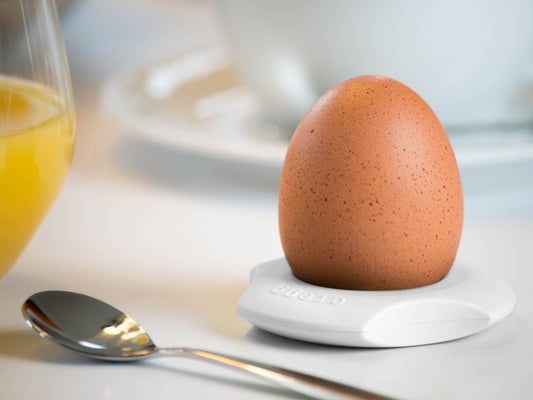 cregg in Weiß - Die feine Art Eier zu öffnen Eieröffner / Eierbecher / Serviettenhalter von Brainstream