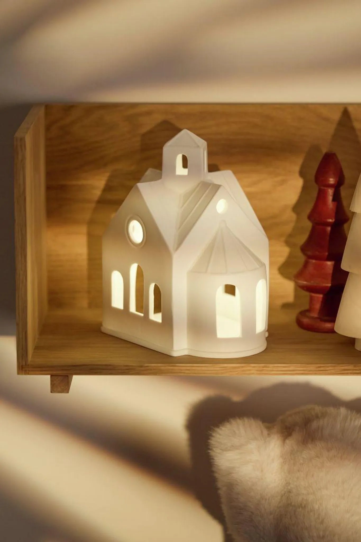 Lichthaus Bergkapelle von räder design – Stimmungsvolle Porzellankapelle für festliche Lichtmomente