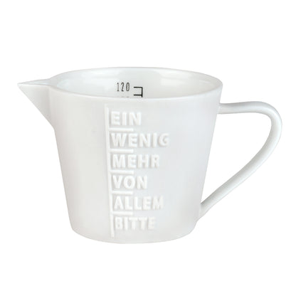 Messbecher (klein) aus Porzellan "Ein wenig mehr von allem bitte" von räder design
