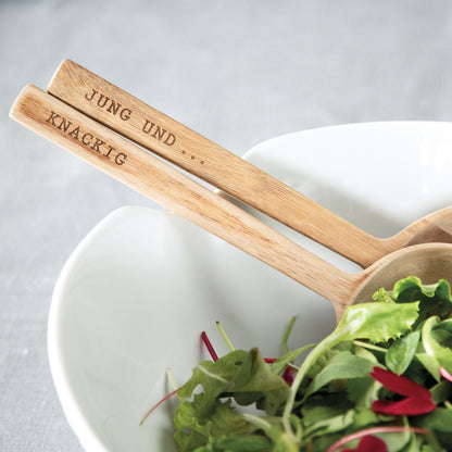 Salatbesteck aus Holz " Jung und knackig " von räder design super Geschenkidee