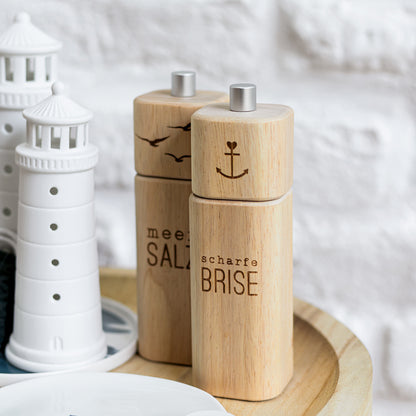 Pfeffermühle aus Holz " Scharfe Brise " von räder design mit Anker